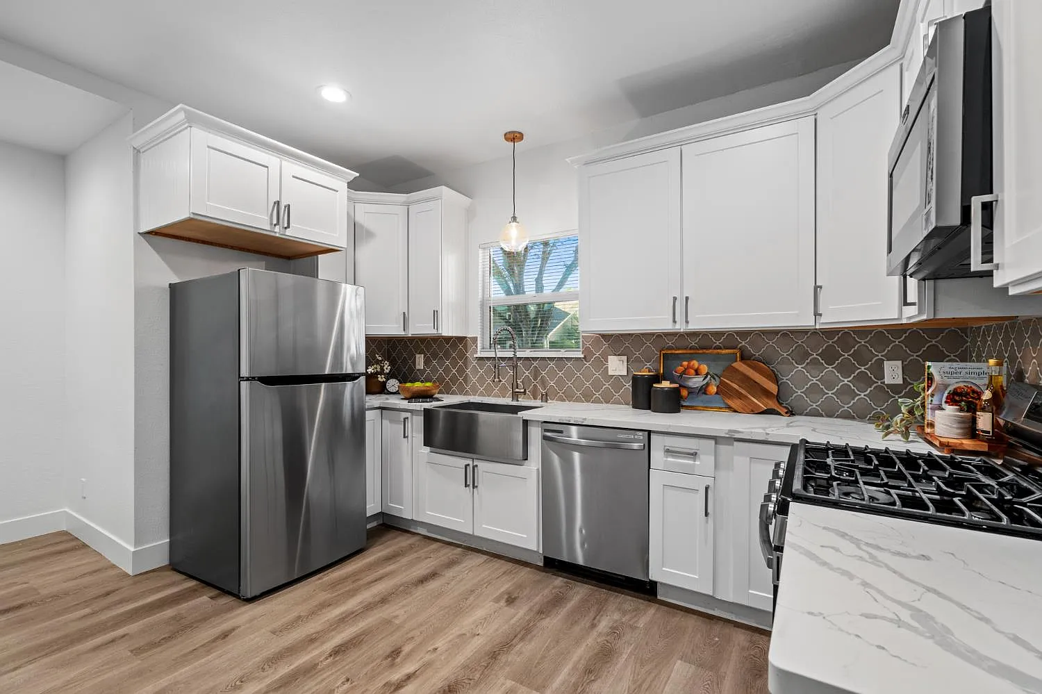 3 bed, 1237 sqft, $3,200 — Photo 3