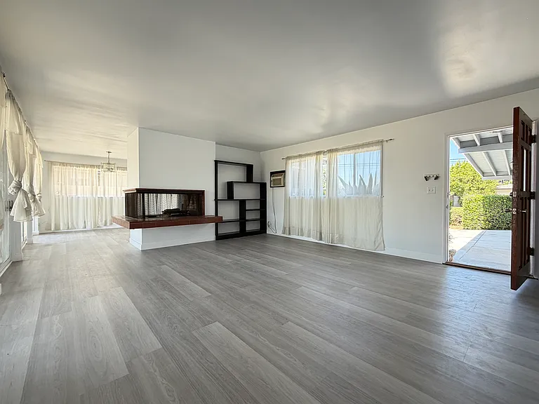 1100 S Isabella Ave — Photo 4