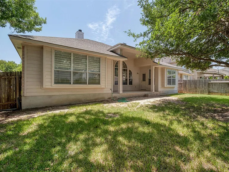 2310 Kristen Ln — Photo 25