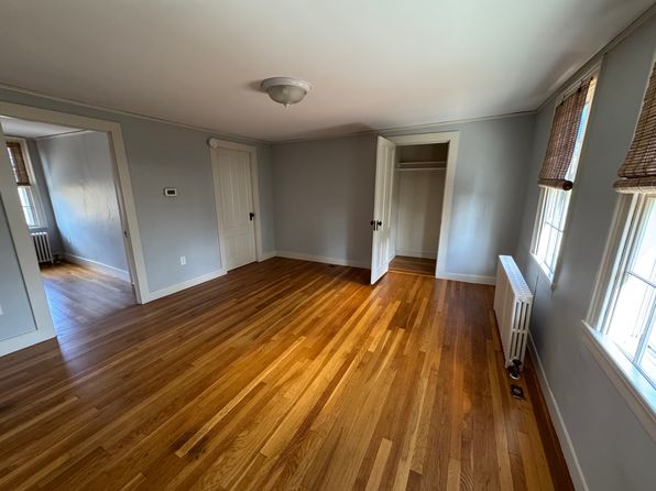 (undisclosed Address), Warren, RI 02885