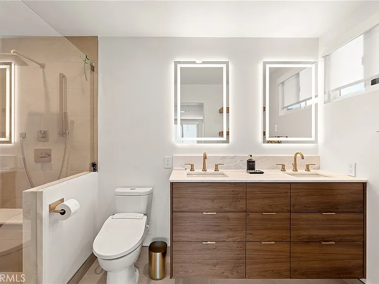 24701 Nympha Dr — Photo 44