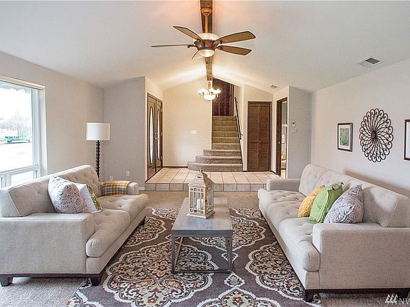 4th image of 3922 180th St E
