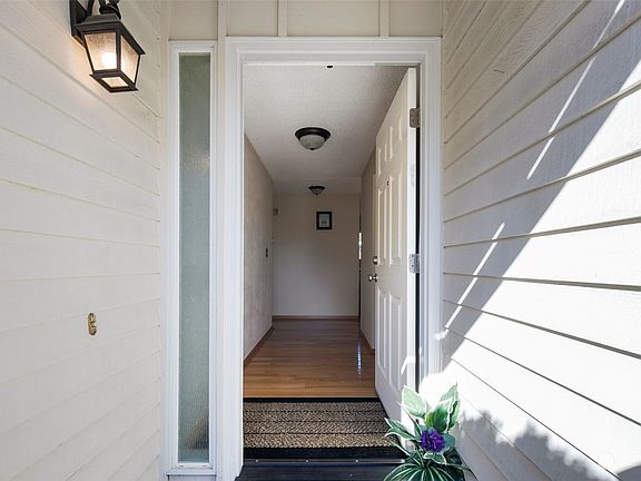 3rd image of 2110 175th Avenue NE