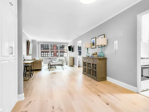 520 East 72nd Street 9C image 3 of 14
