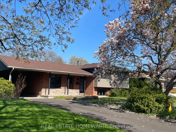 33 Strathcona Dr, Saint Catharines, ON L2M 2A8