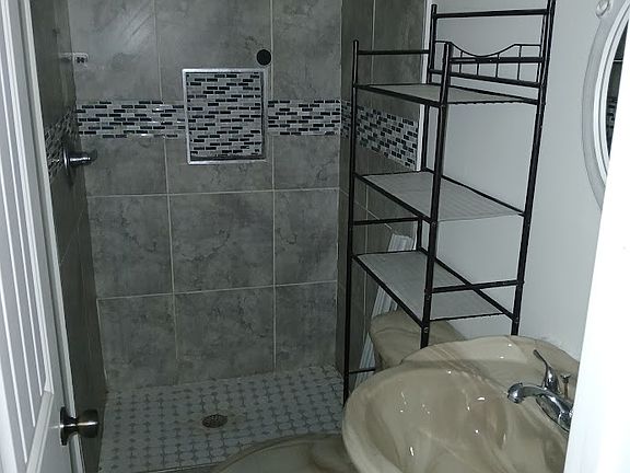 4th image of 1012 S 17 1/2 St #B