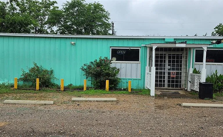 9910 County Road 3622 — Photo 1