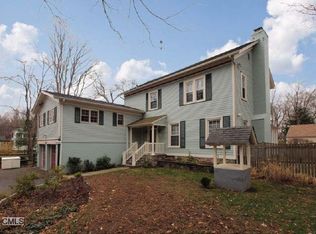 105 Chestnut Hill Rd, Norwalk, CT 06851