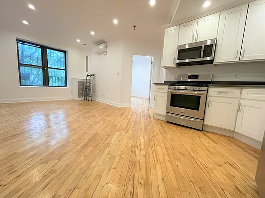 Rented by Silver Line Realty Group NY LLC | media 9