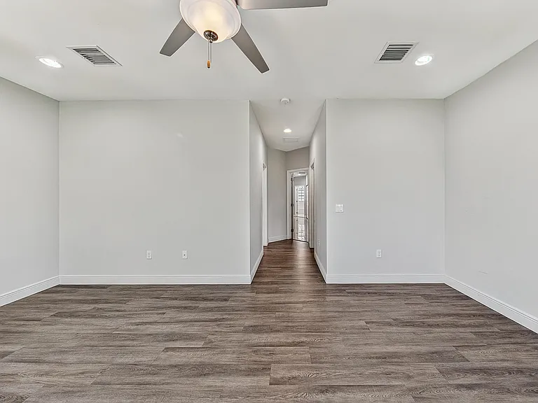 1135 NE 3rd Ave — Photo 29