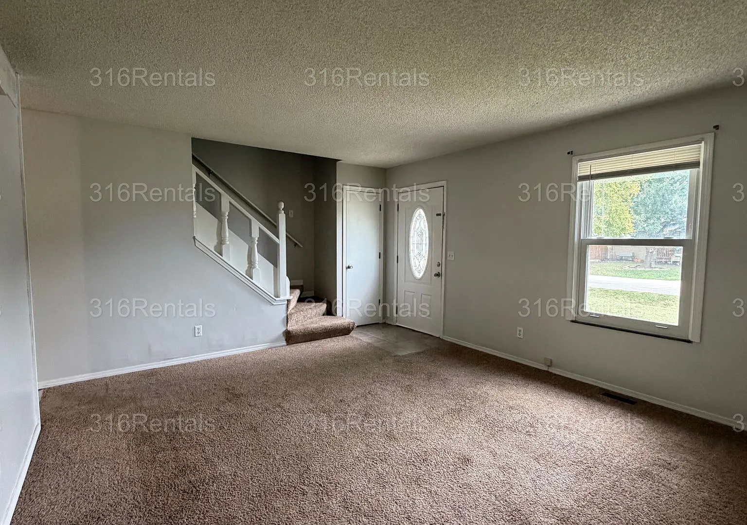 501 W Clark Ave — Photo 3