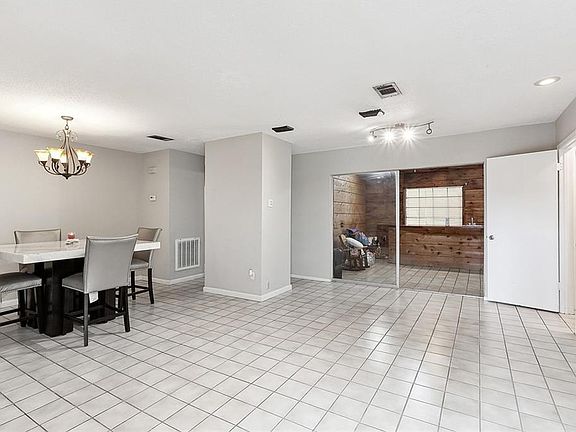 2nd image of 7 Jasmine Ln