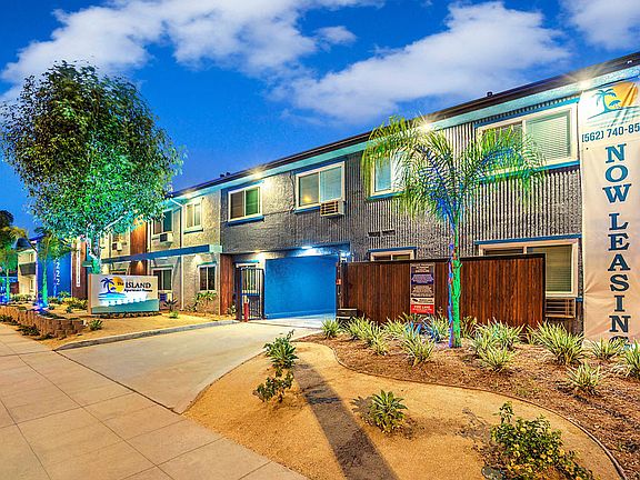 The Island Apartments view from sidewalk