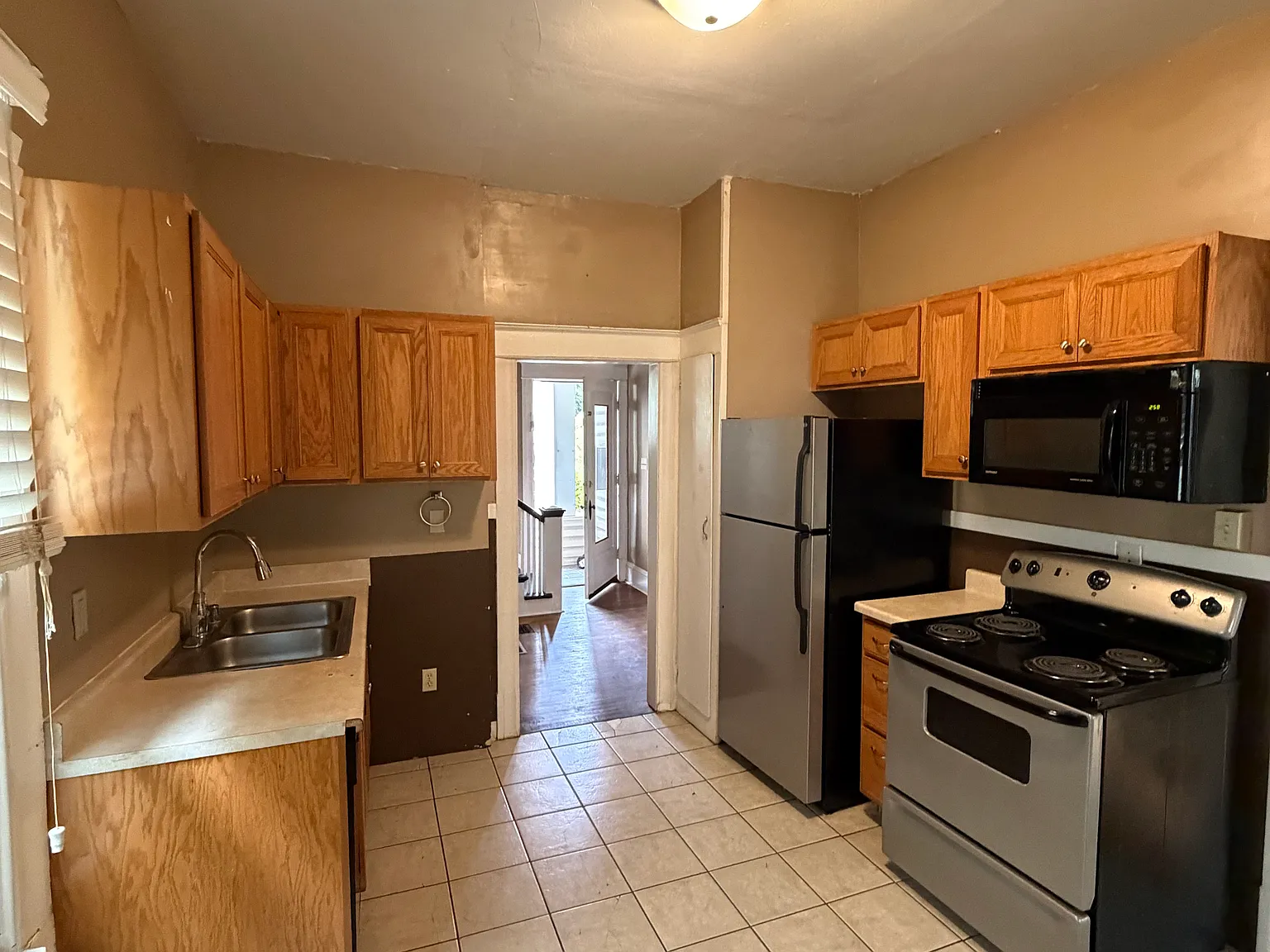 5 bed, 1.5 bath, 1400 sqft, $4,500 — Photo 3