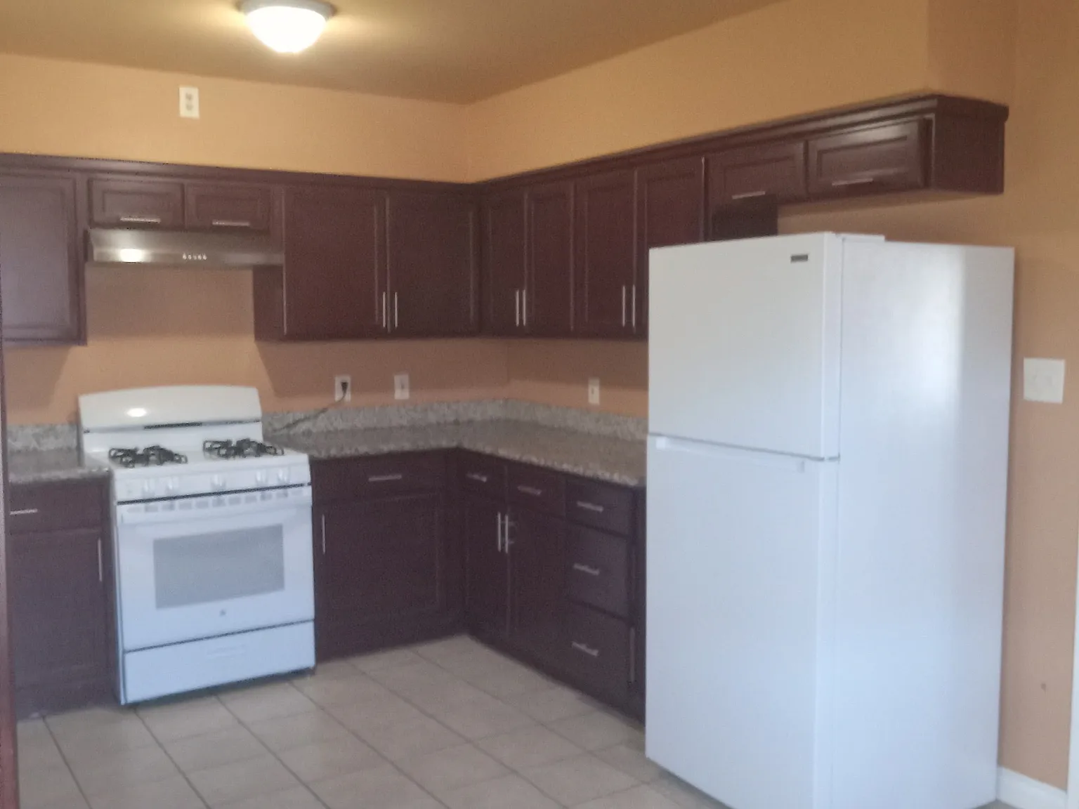 3 bed, 1676 sqft, $1,800 — Photo 4