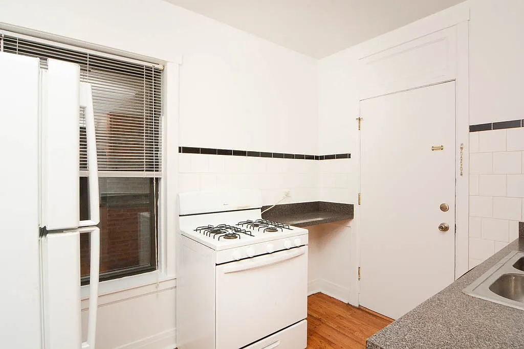 Building Photo - 2649 N Spaulding Ave #E2