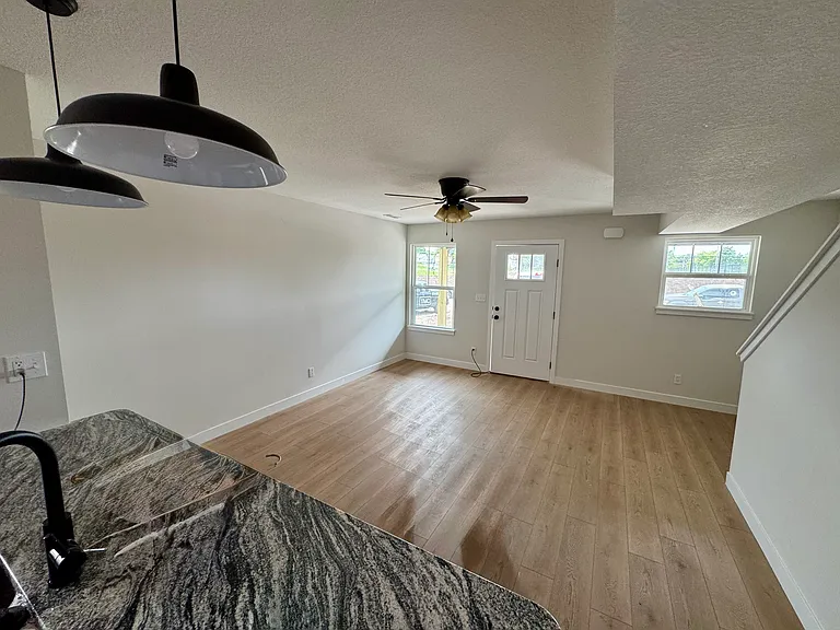 507 Hickman Ave — Photo 5