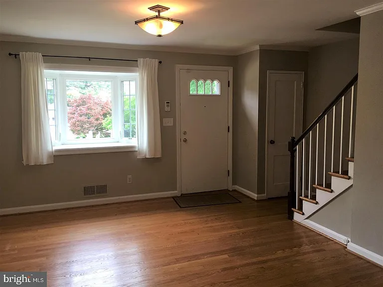 21 E Myrtle St — Photo 4