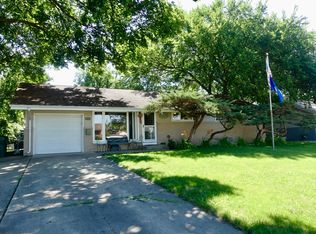 525 Lincoln Dr, Hoffman Estates, IL 60169