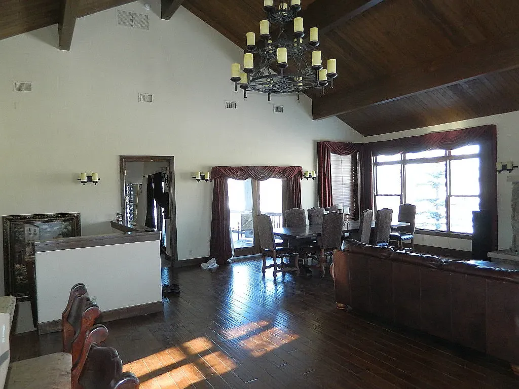 4 bed, 3.5 bath, 4000 sqft, $5,500 — Photo 2