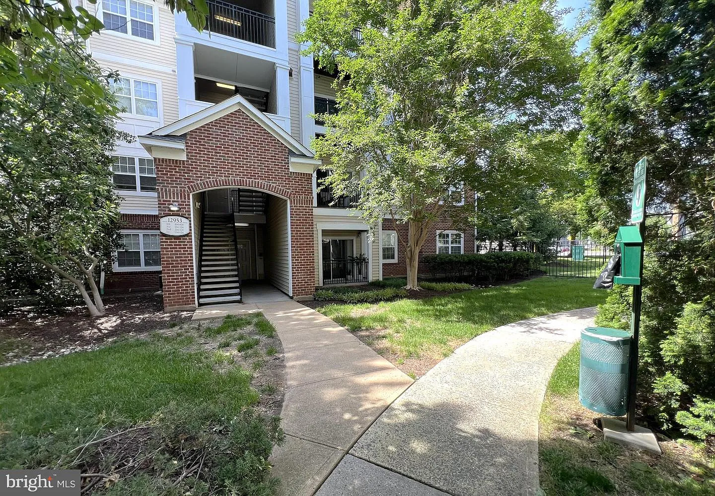 2 bed, 1031 sqft, $2,300 — Photo 2