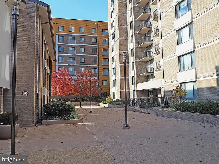 10 Monroe St #302 — Photo 19