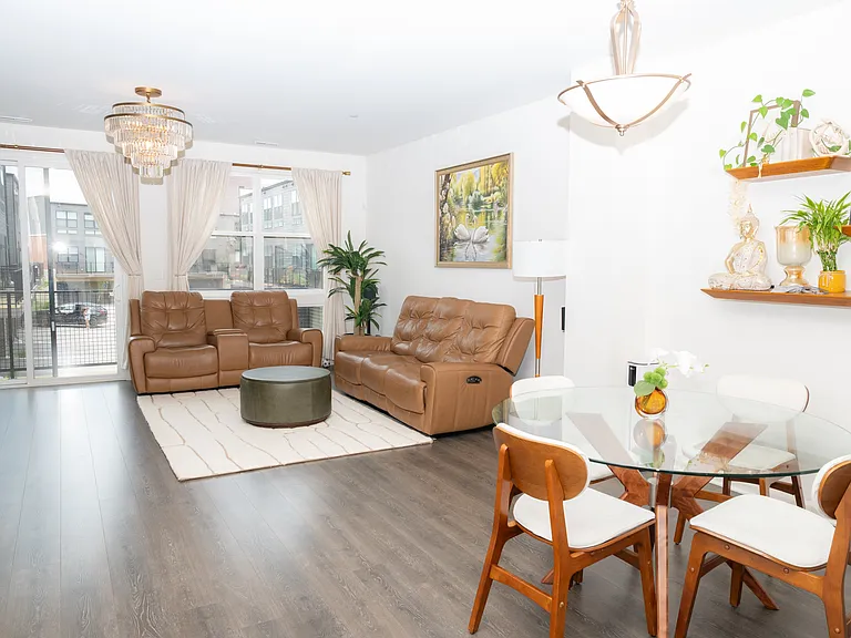 2204 Venture Dr — Photo 2