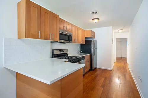 36 Bowers St #3L Photo 1