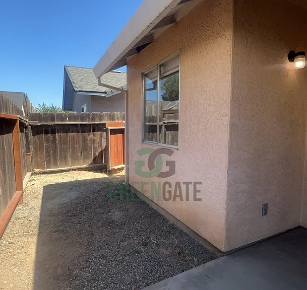 2201 Meadow Glen Dr — Photo 14