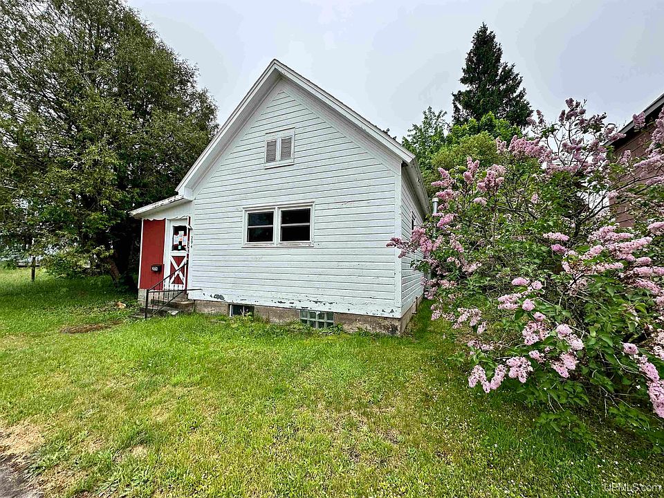 204 E Harrie St, Newberry, MI 49868 Zillow