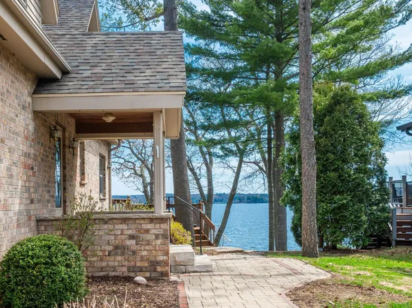 W347N5904 Lake DRIVE, Oconomowoc, WI 53066