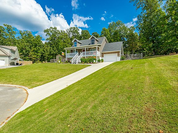 5th image of 265 Greenbriar Trl NE
