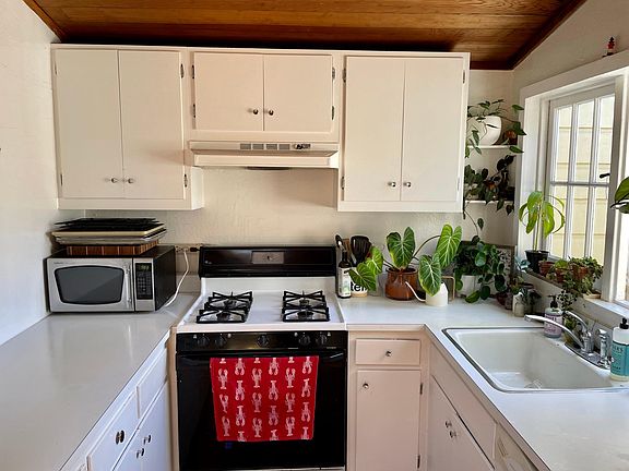 4th image of 2638 Hyde St #B