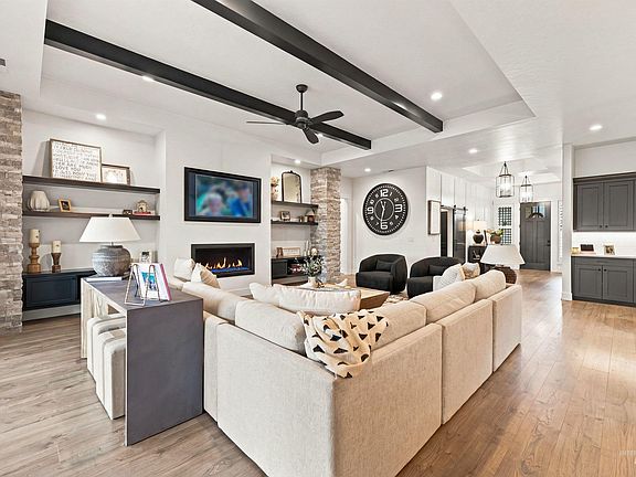 4th image of 7030 N Maplestone Ave