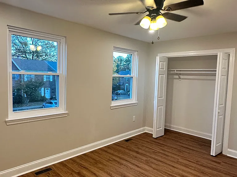 Sunlit bedroom _ Walk-in closets _ Spacious & bright