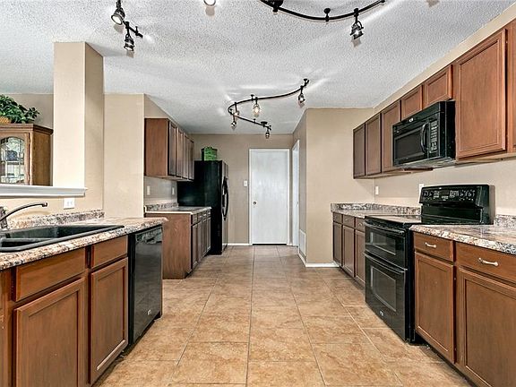 4th image of 1401 Quail Meadow Dr