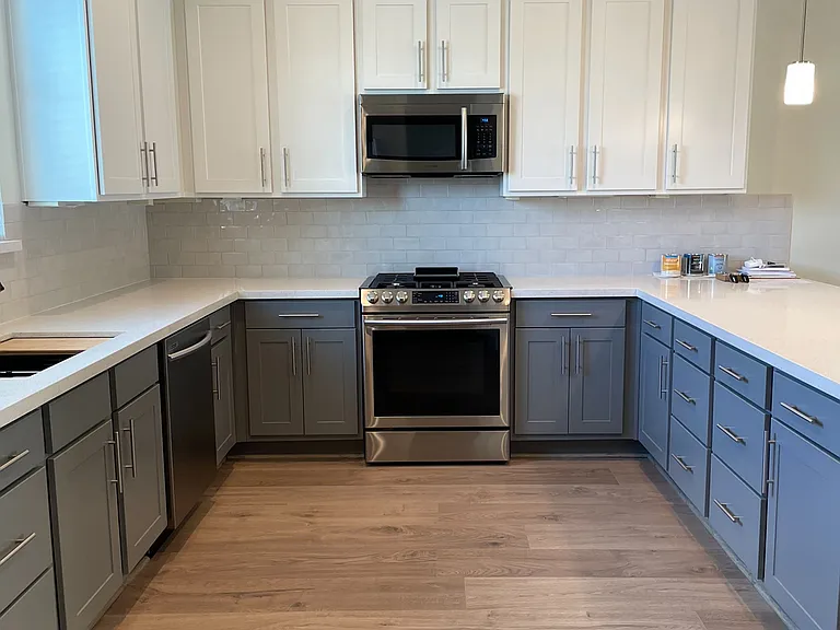 1030 W 15th 1/2 St — Photo 2