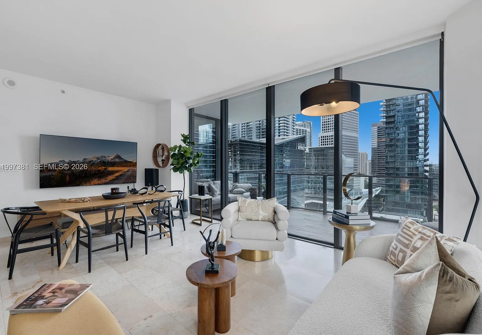 Rise Condo — Photo 3
