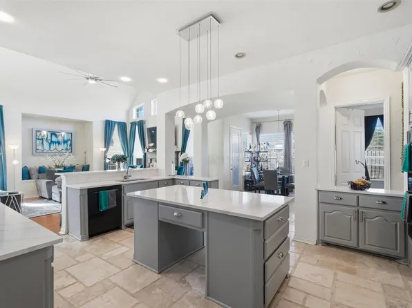 645 Ten Mile Dr, Desoto, TX 75115