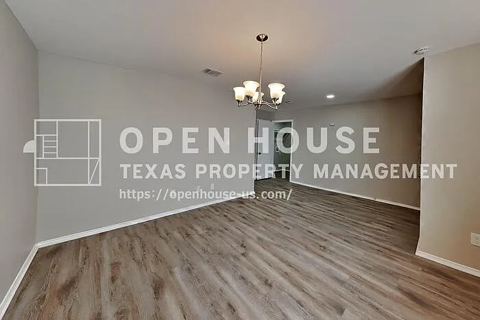 1016 Silver Spur Ln — Photo 5