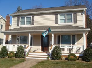 228 Clemens Rd, Mineola, NY 11501