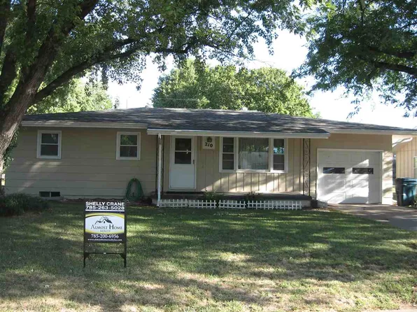 210 Hilltop Dr, Abilene, KS 67410