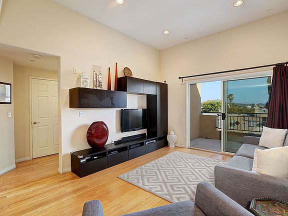 5th image of 3636 Jasmine Ave Unit 402