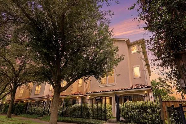 3 bed, 3.5 bath, 2148 sqft, $3,200 — Photo 4
