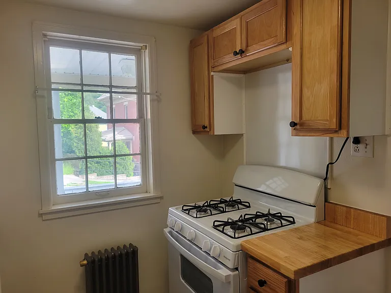 99 Cummins St #2 — Photo 4