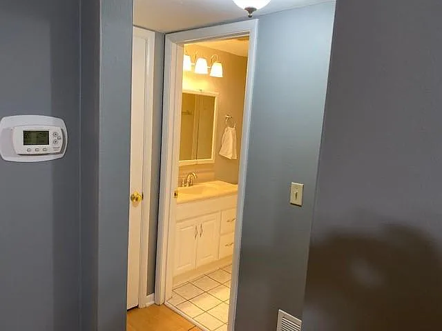 2270 Madison Rd #2B — Photo 11