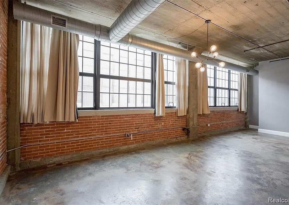 1st image of 5766 Trumbull St #203