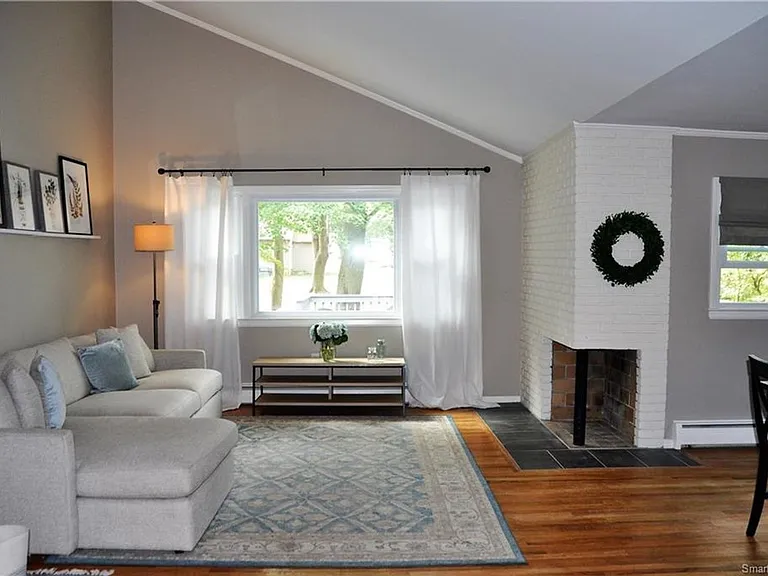 61 Carlyle Rd — Photo 3