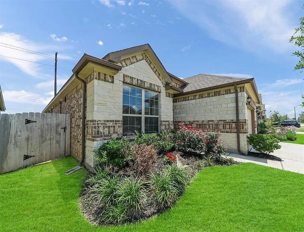 3 bed, 2.0 bath, 1925 sqft, $2,150 — Photo 1