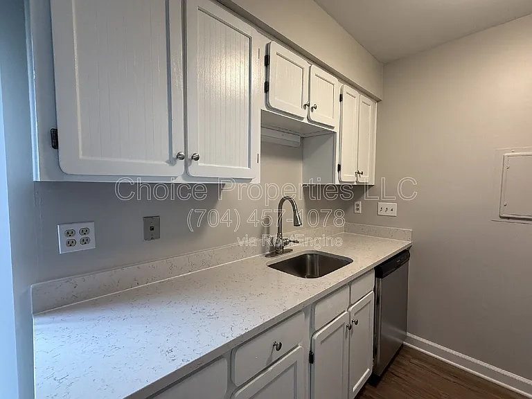 406 W 9th St #303 — Photo 11